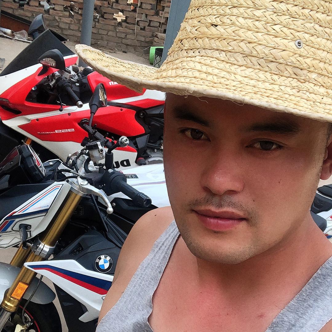 男 人