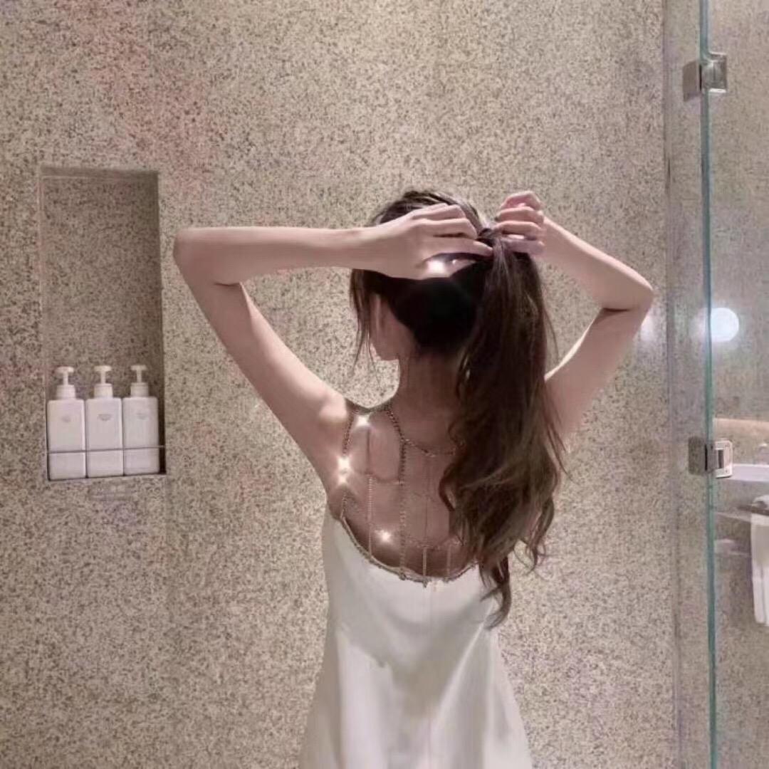 一抹流沙落指间