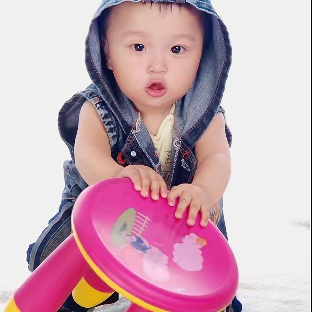 七彩城童装阿凤