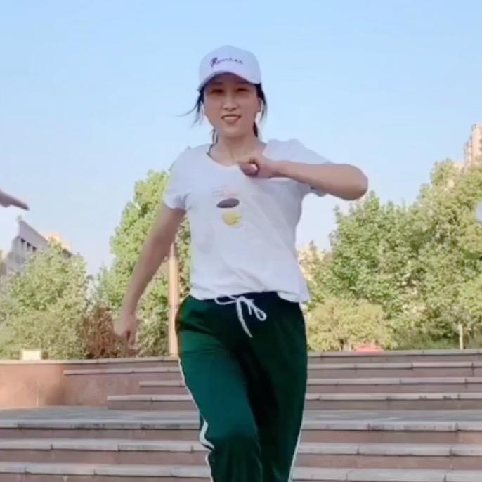 蓉儿（曳舞鞋服）