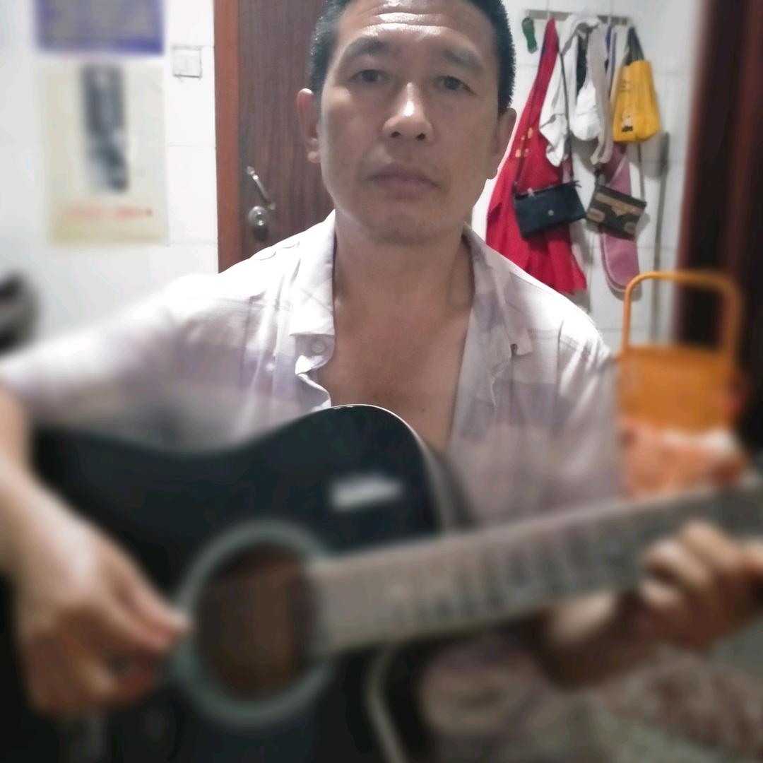 老年吉他手，