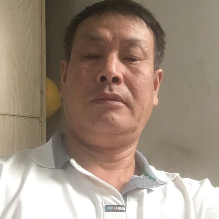 余姚人专门洁具产品上涂胶