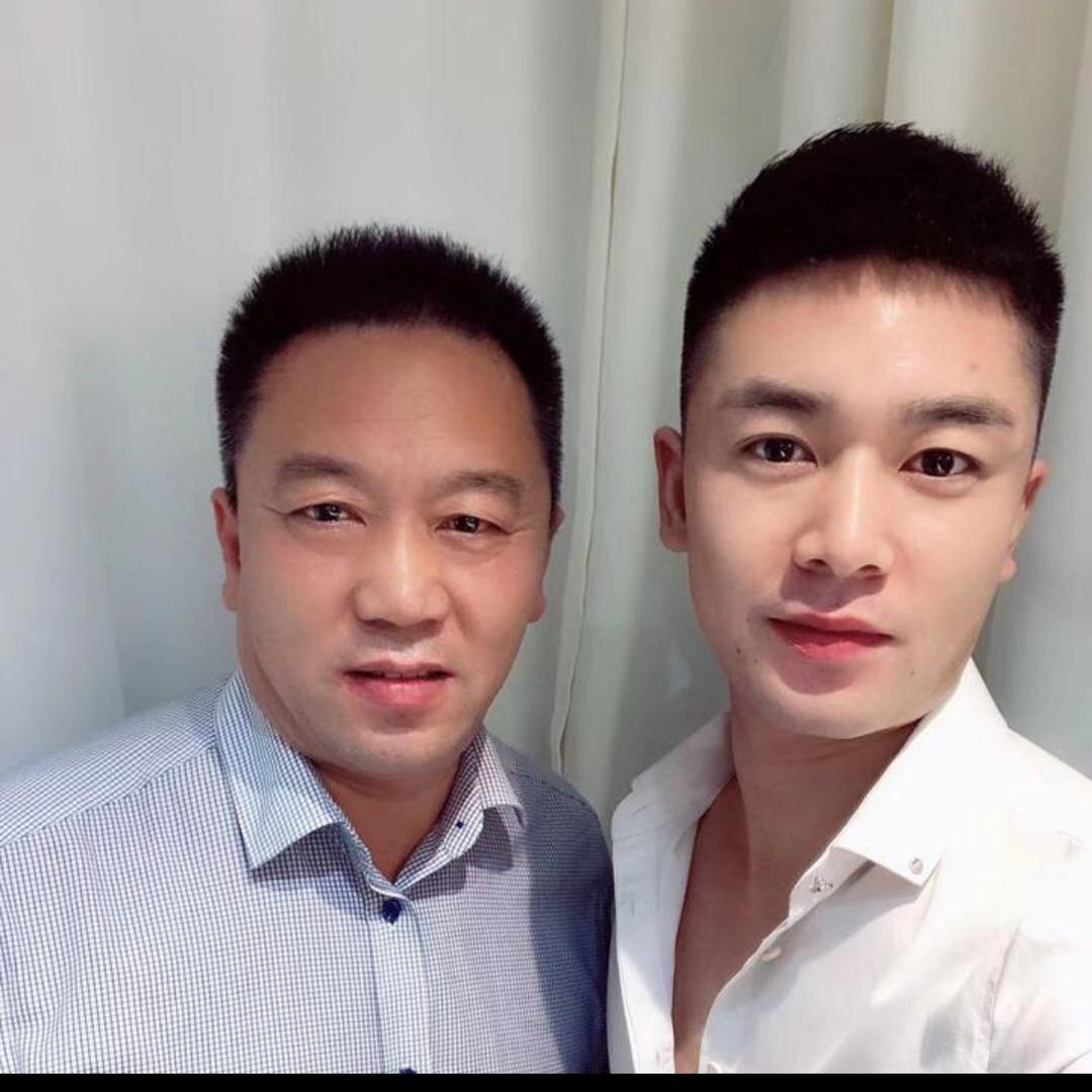李文。
