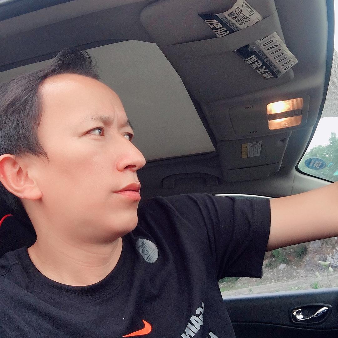 纸飞机上的情书
