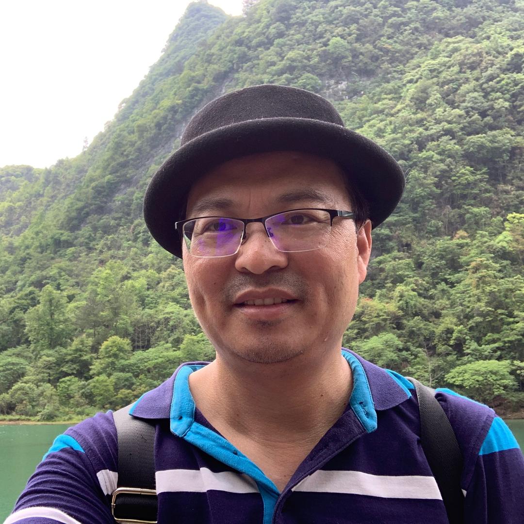 跟读国际名校课程和电影学英文的乔治