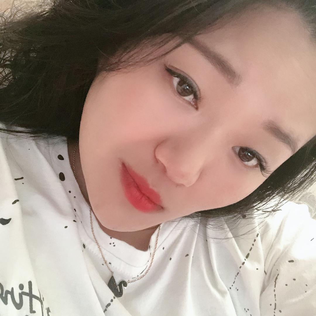 村里有个菇凉叫小芳