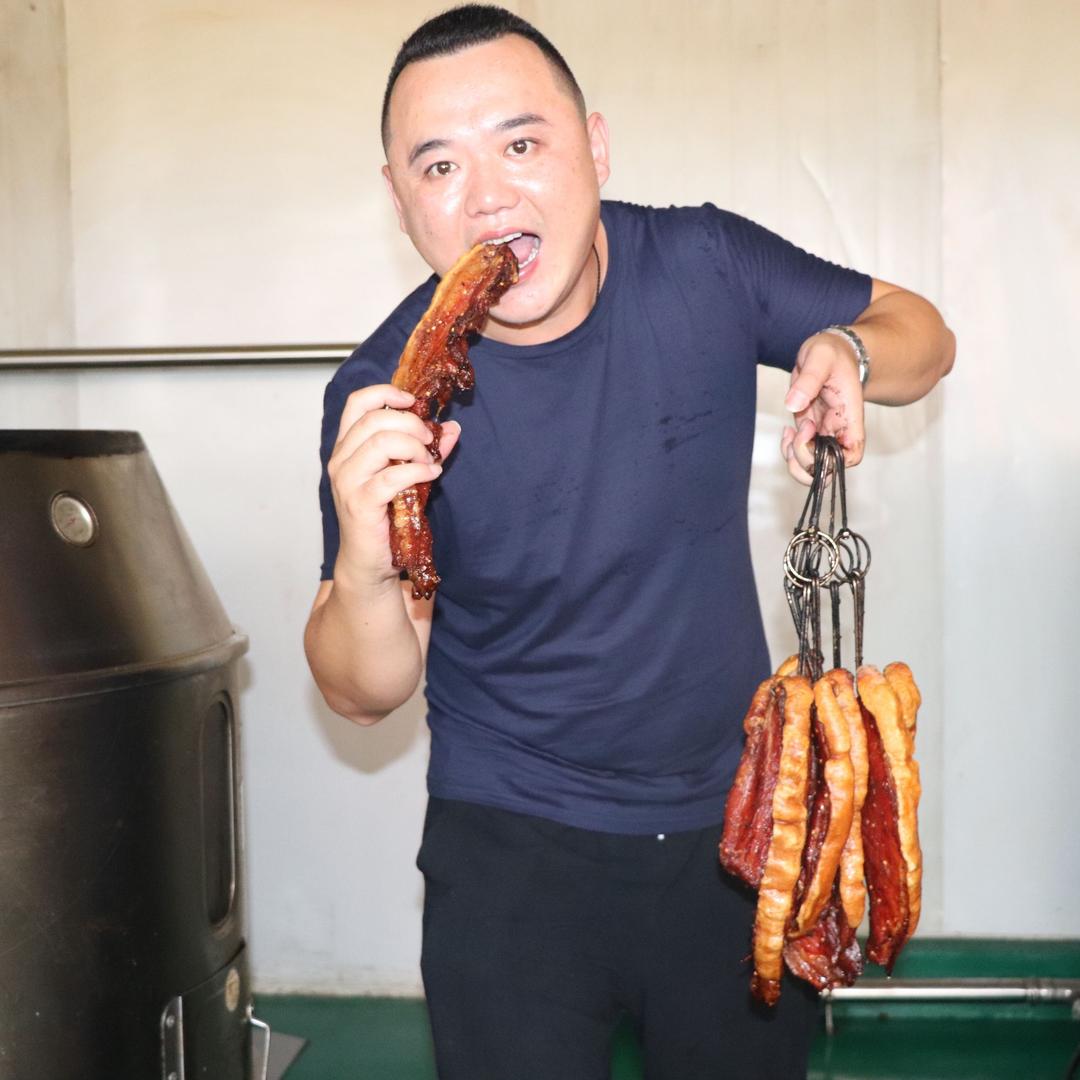 重荣重庆市荣昌区淘爹食品有限公司零食专卖店
