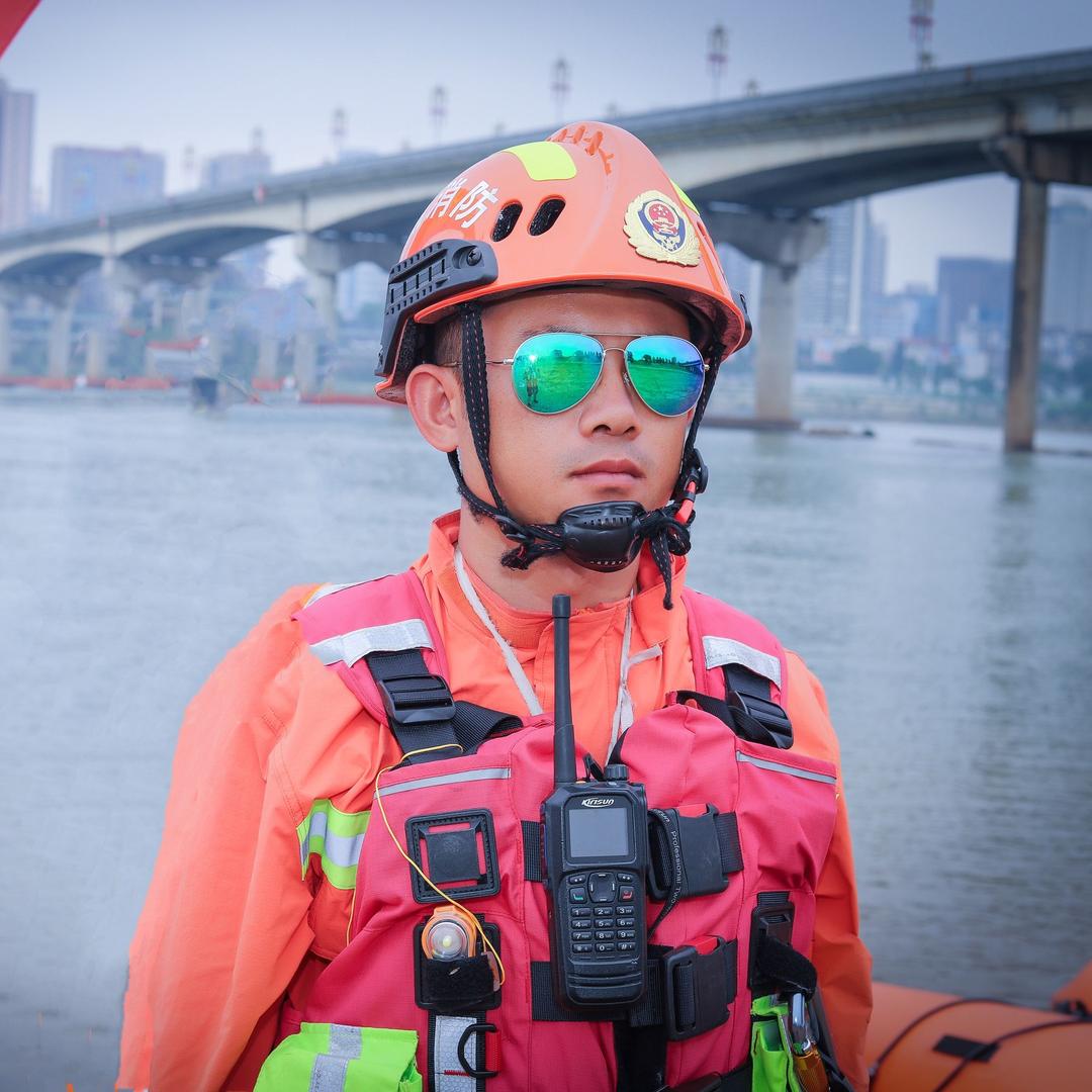 红色🚒火焰