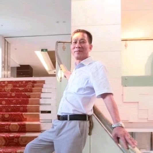 辉