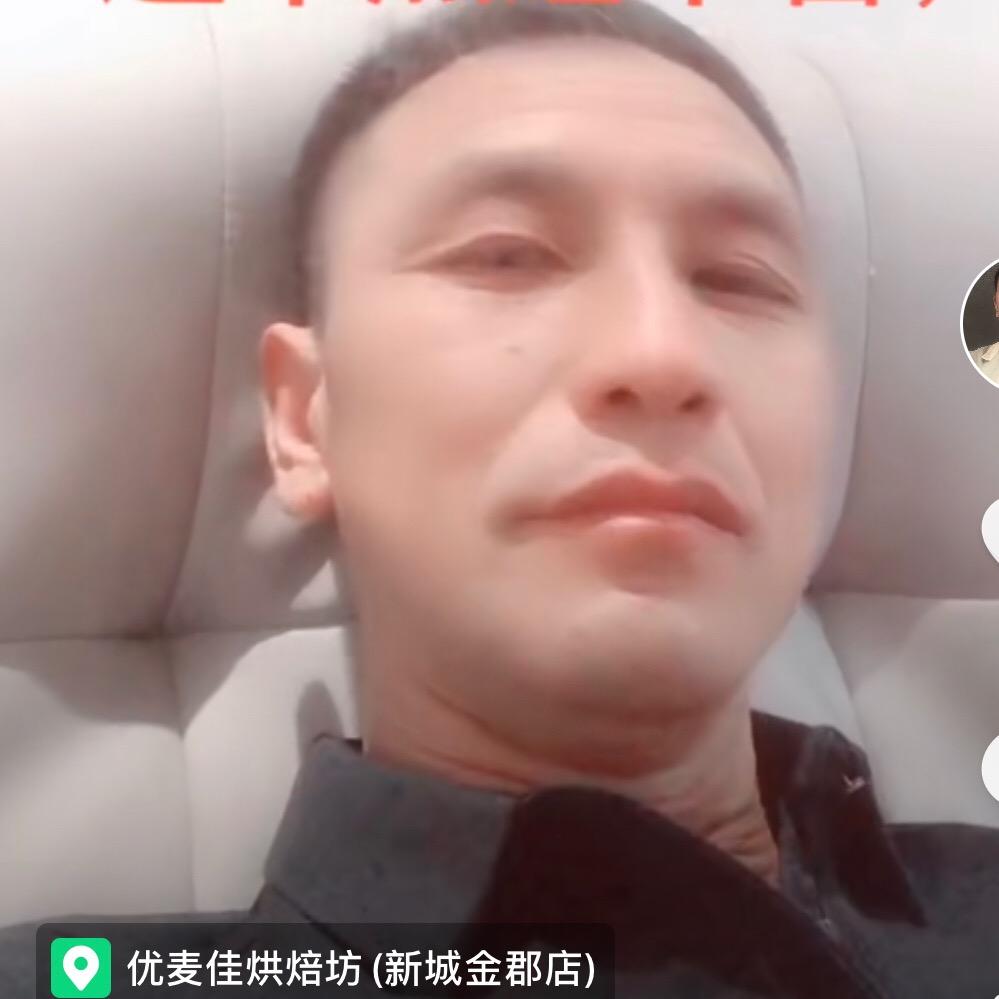 一人一车游天下