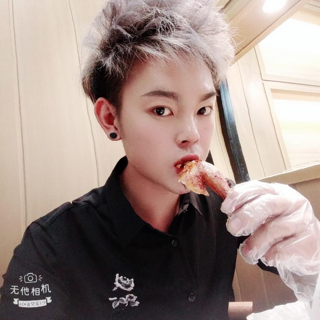 90后服装小哥