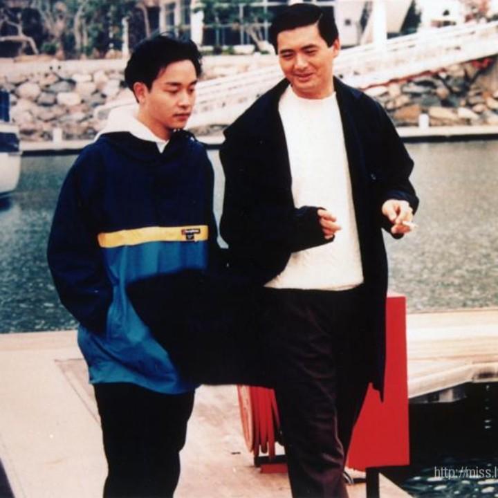 吃蜂蜜的熊