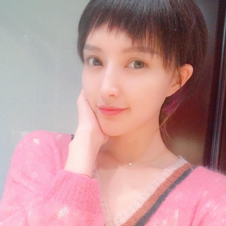 Amber鑫儿——橱窗已开价