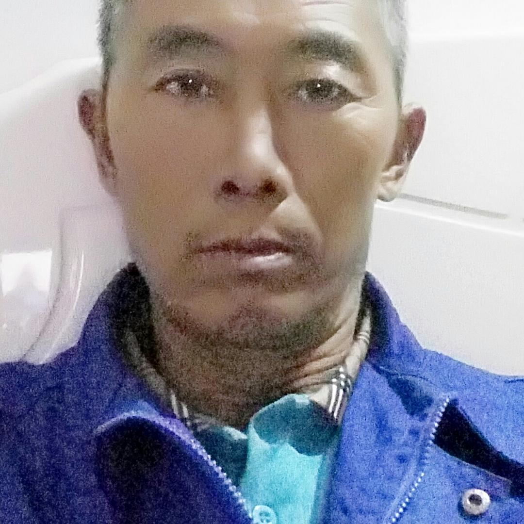 开着收割机飘泊的人