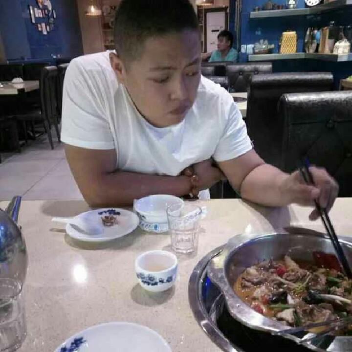 吖--随风飘扬的㈢胖子