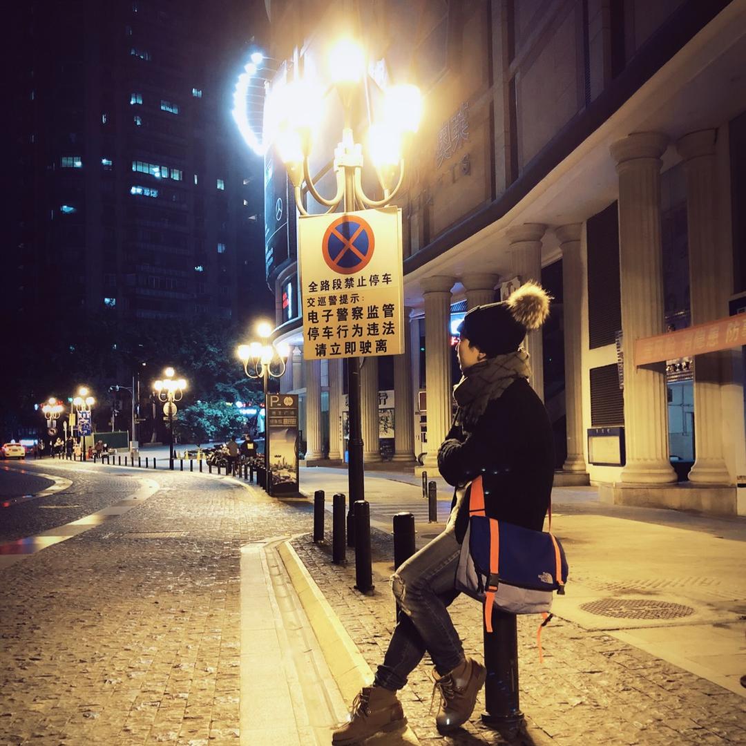 凯瑞乐嘻（老西关肥肠鸡女掌柜）