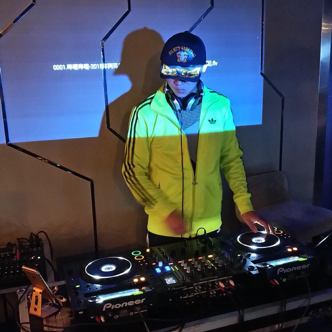 DJBOBO