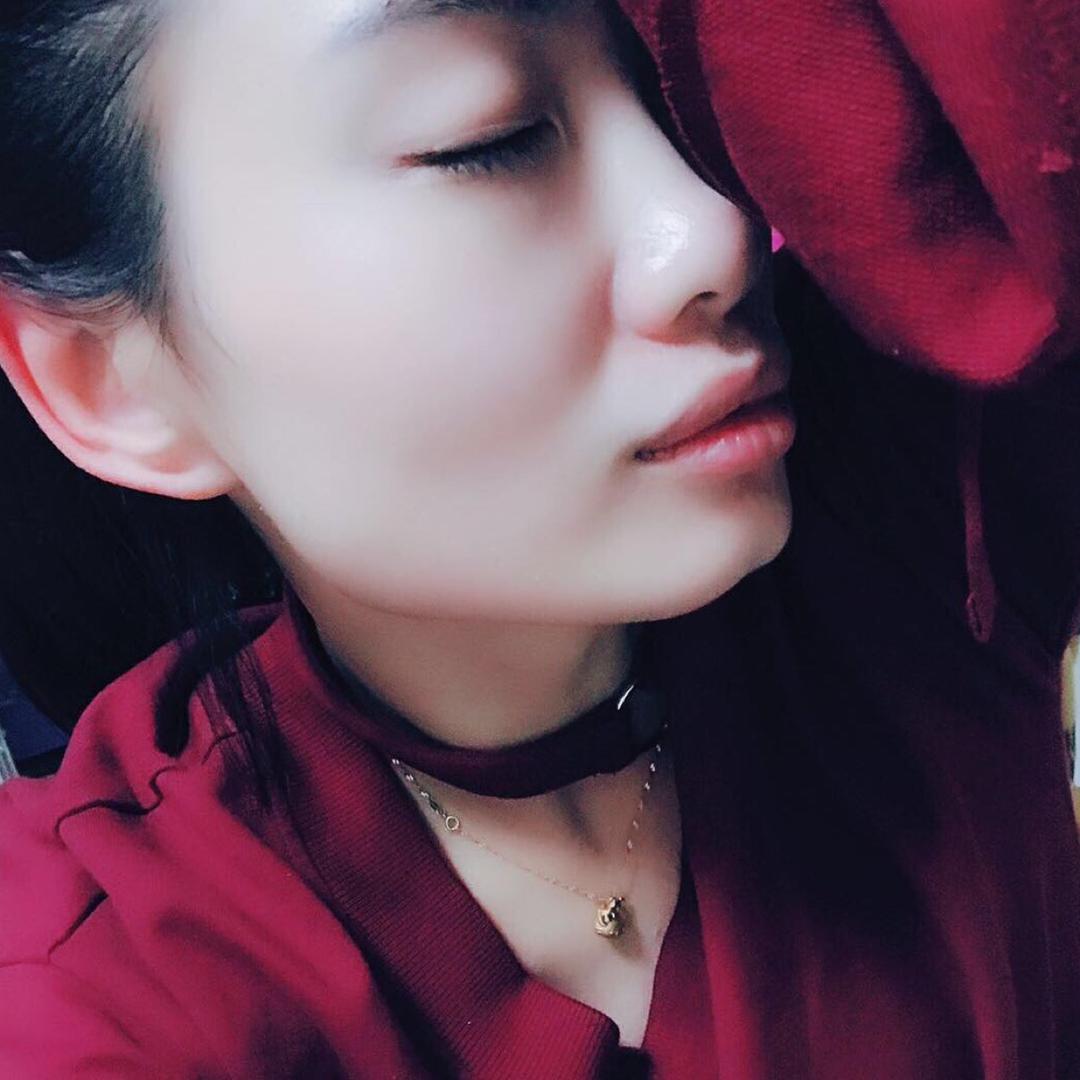 嘟嘟（粉衣服，白裤子的小姐姐）