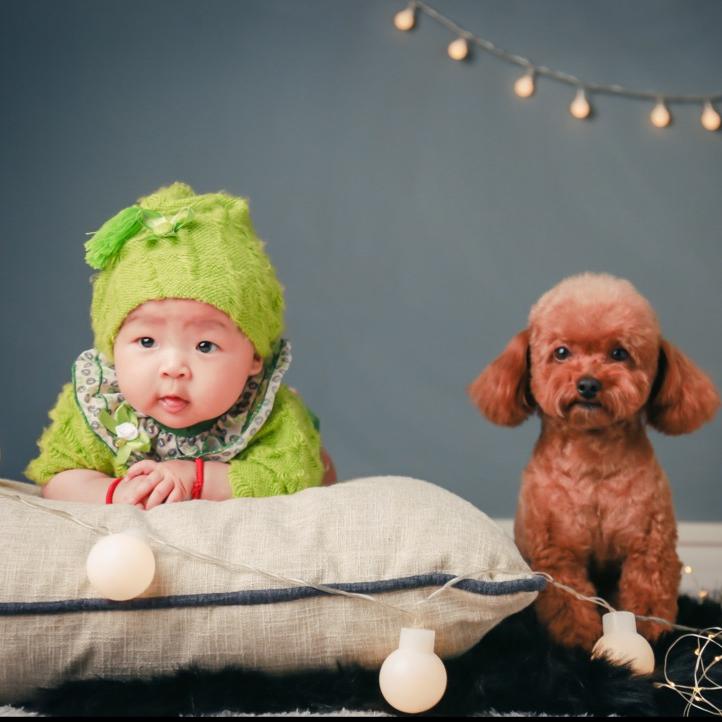 在田里奔跑的村汉