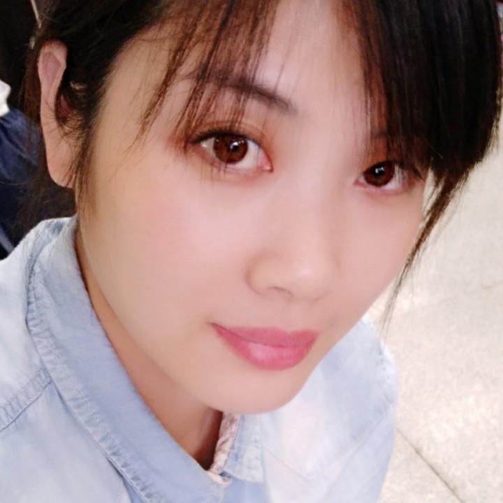 采蘑菇的小菇靓