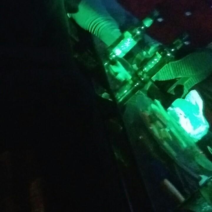 《》望《》