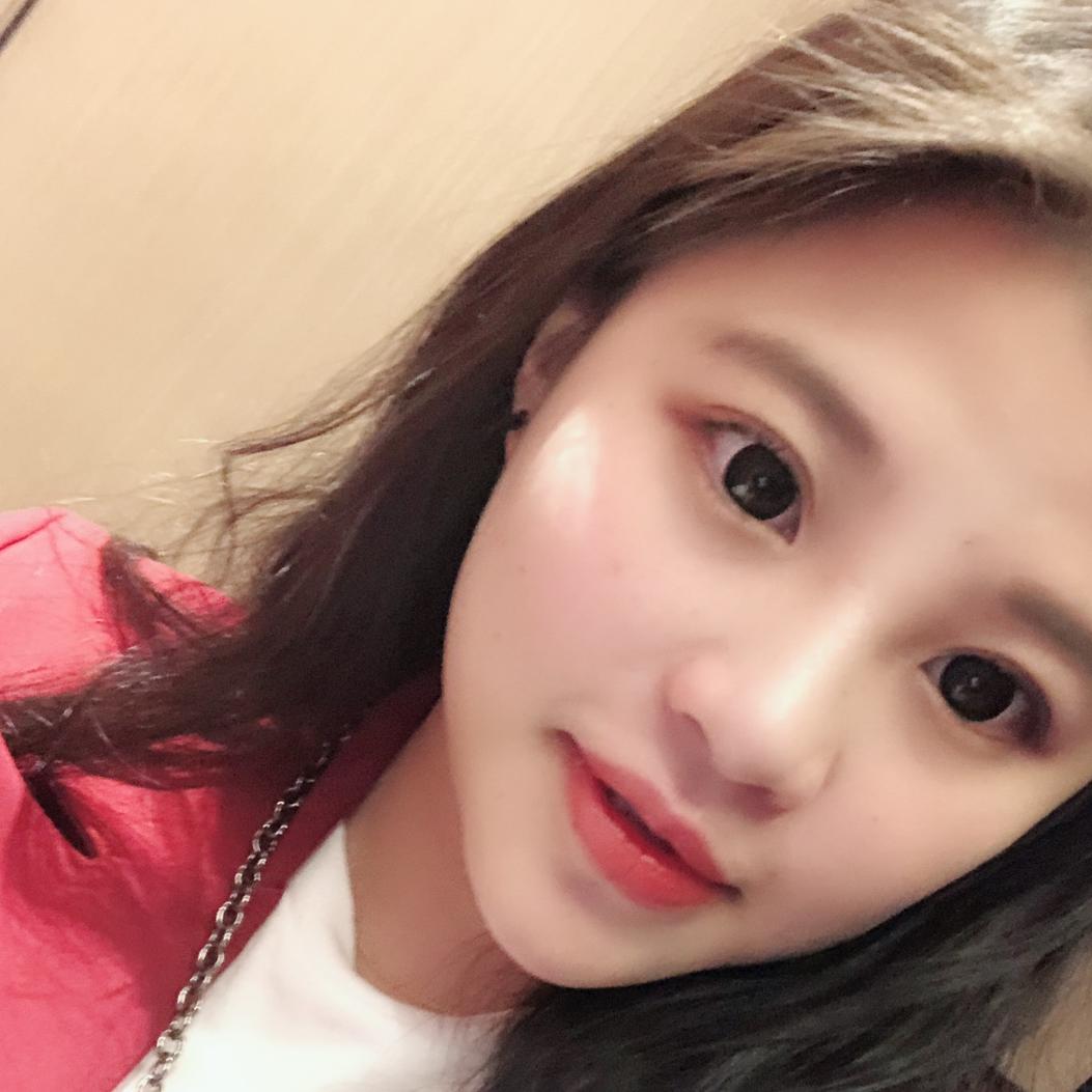 阳光下的燕燕
