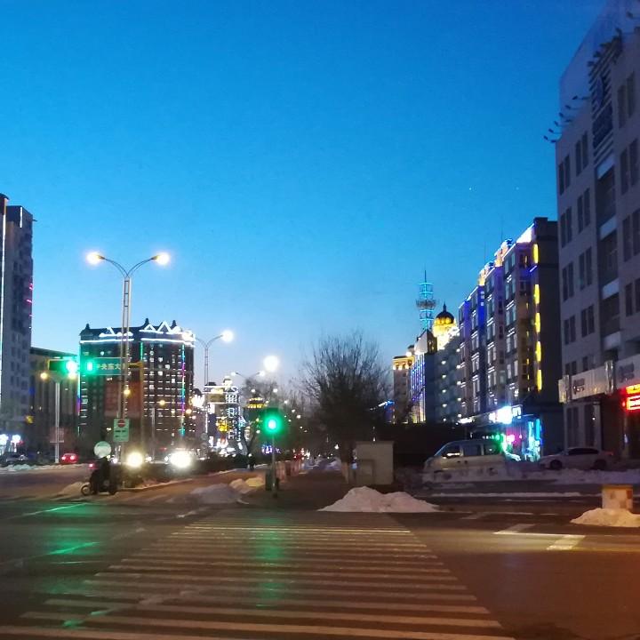 华