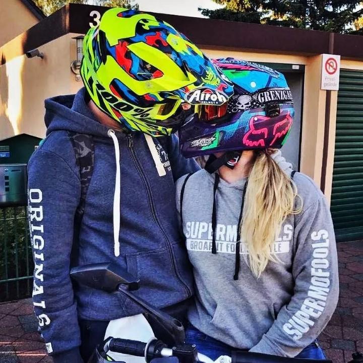 在厦门做头盔的客家兄弟机车装备