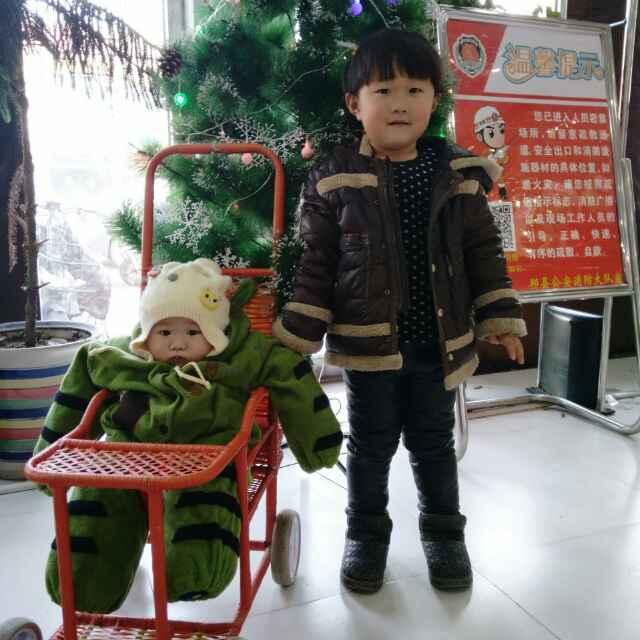 儿子立正跟爸走