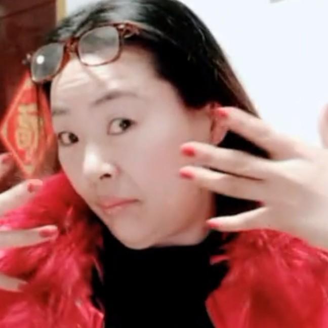 万泉四楼梅潮疯美甲店