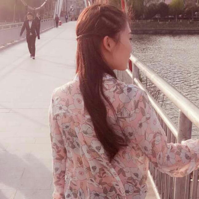 爱笑的女孩