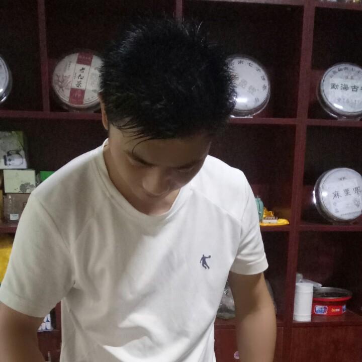 骑墙头窥红杏