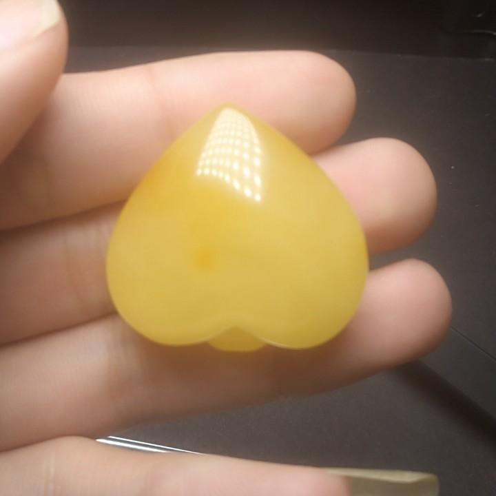 加工做纯天然琥珀蜜蜡邓师傅