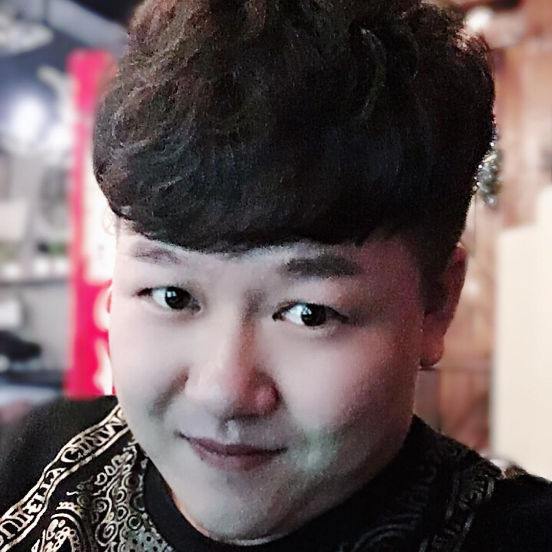 不一样的🐳 。o O