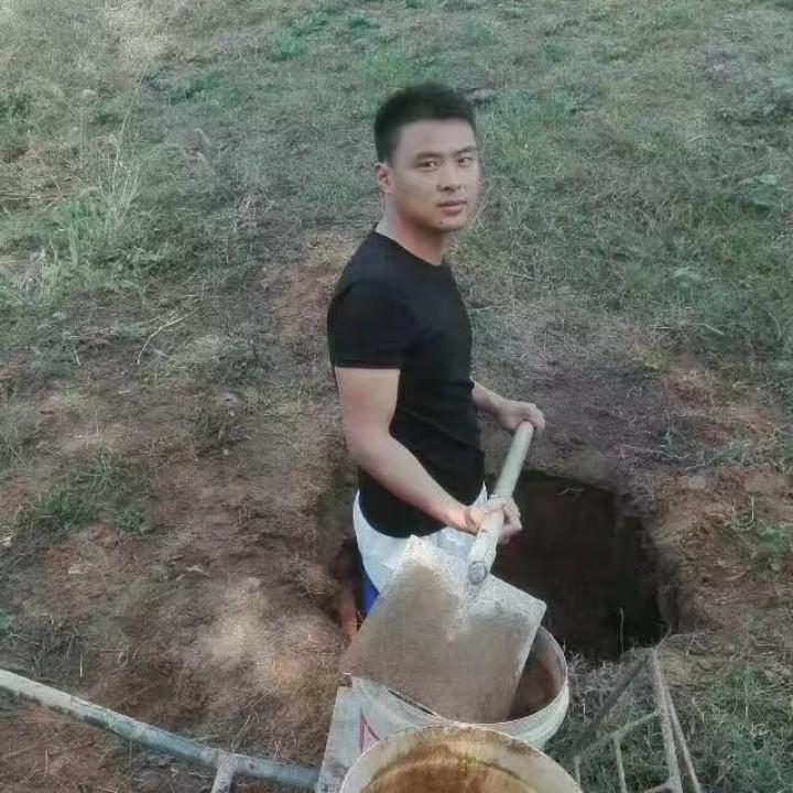 开飞机的小布丁