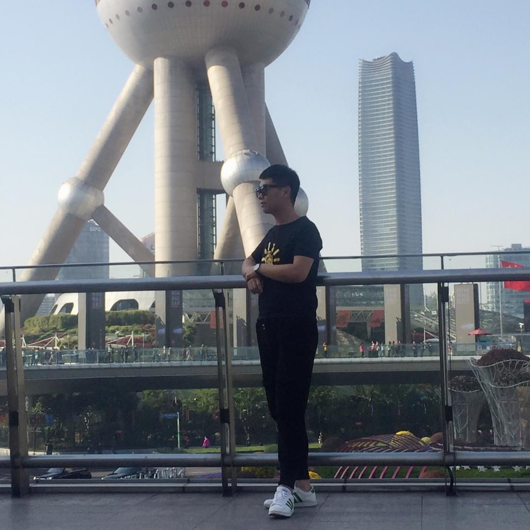 小何小何
