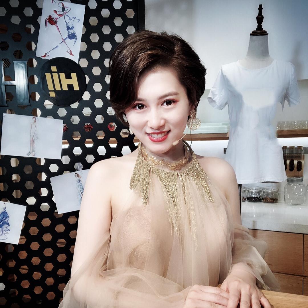 宏哥是女的
