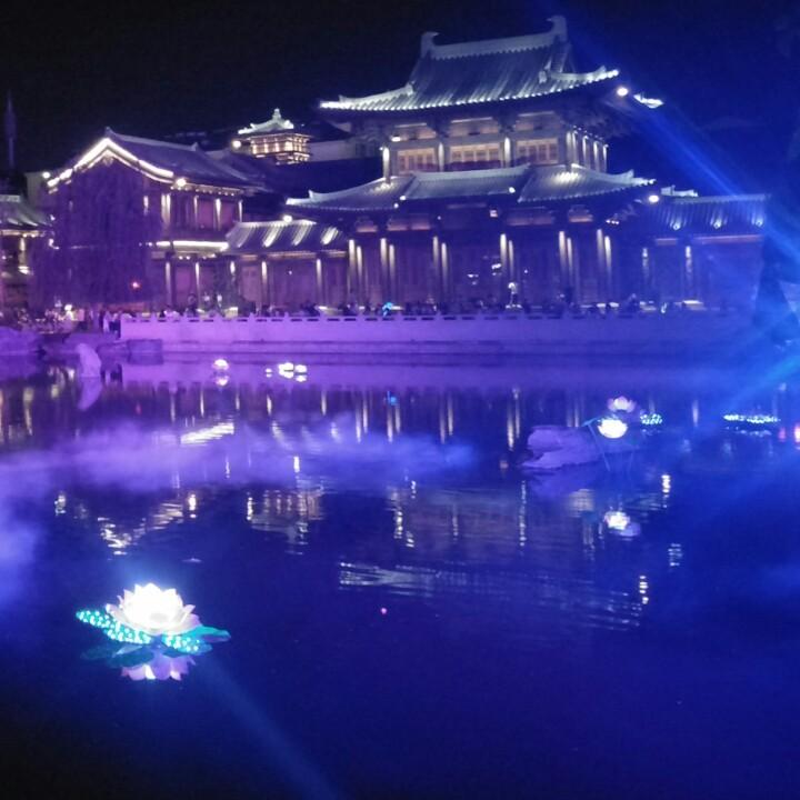 镜中叠月