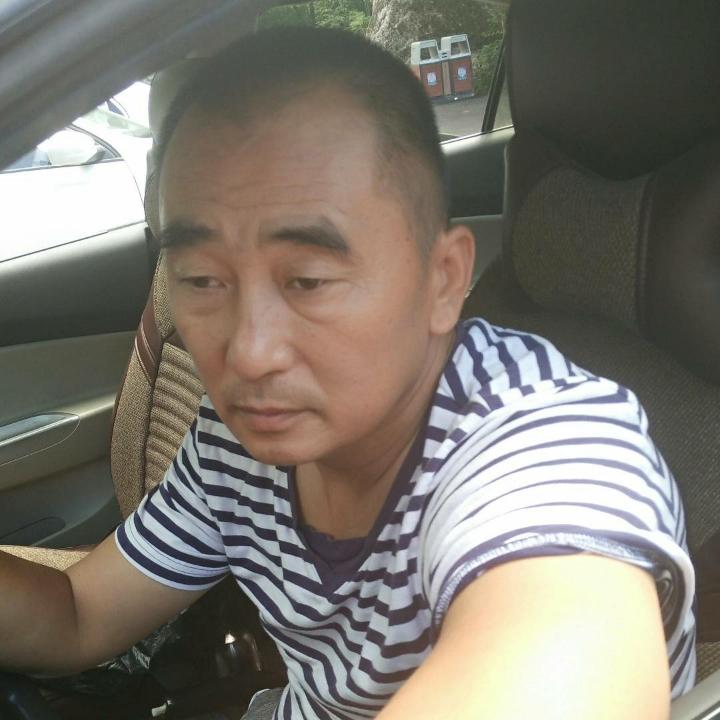 大灰狼(๑><๑）