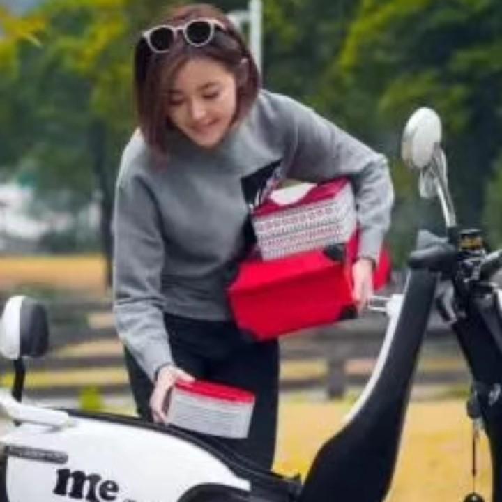 曲靖爱玛电动车时尚爱玛爱就玛上行动