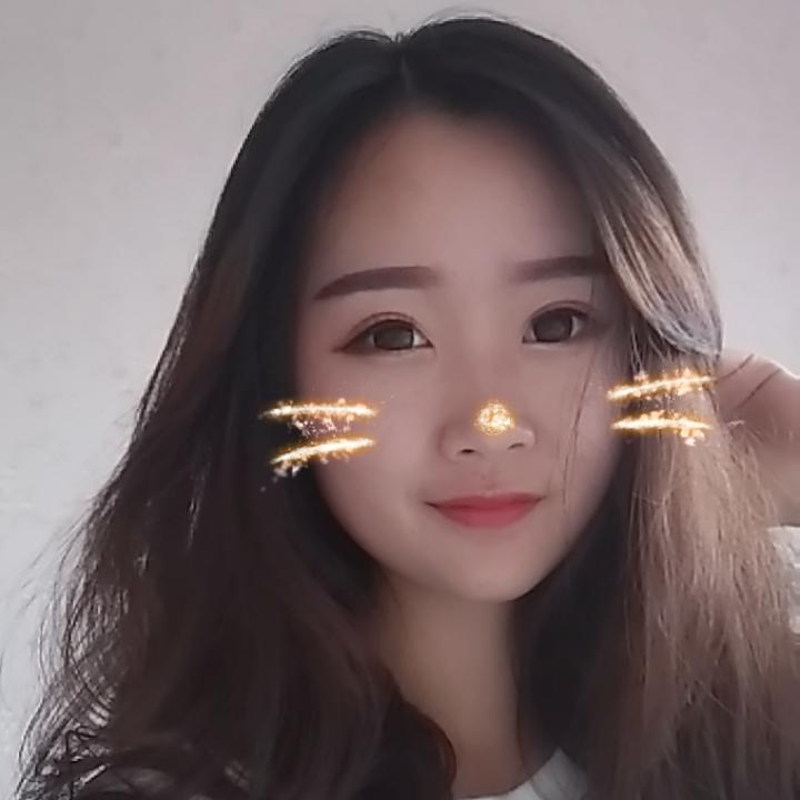 小婷张在乐山