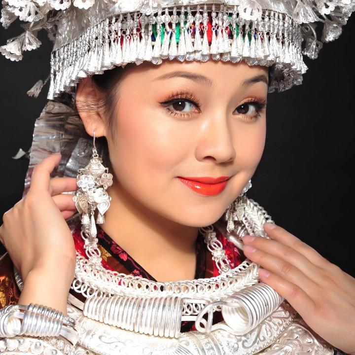 阿幼朵 苗族