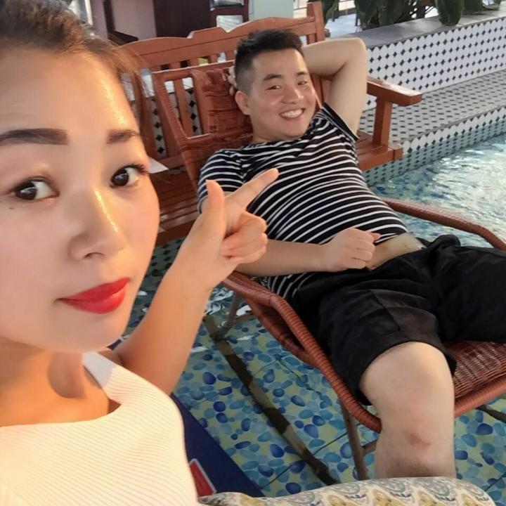 开始（做手工蚕丝团扇的靓仔）