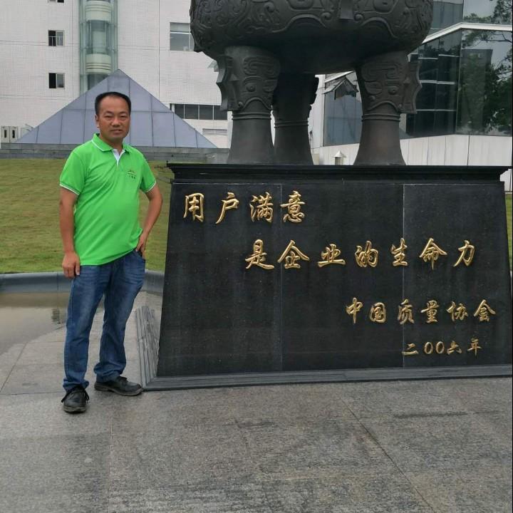李 伟