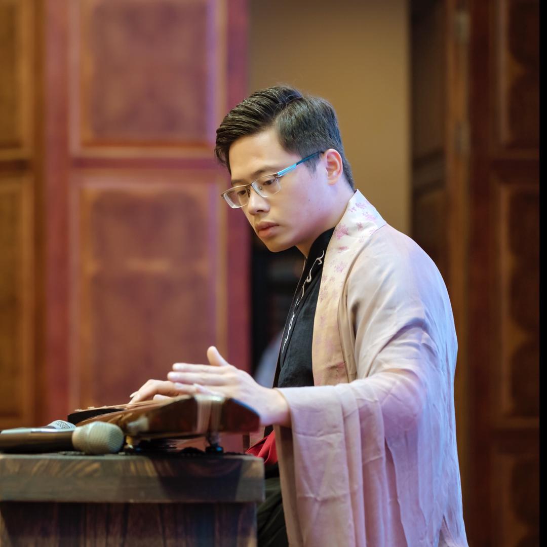 那个弹古琴的牧桓