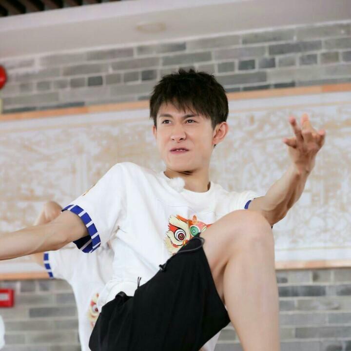 默