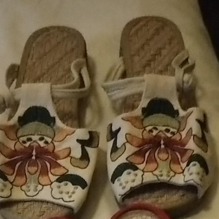 一双绣花鞋