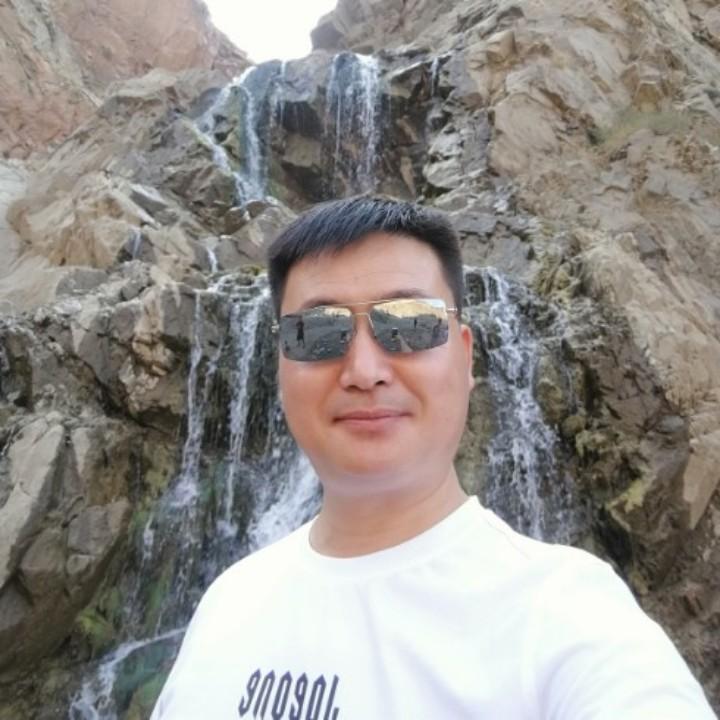 伊旗万香农家菜