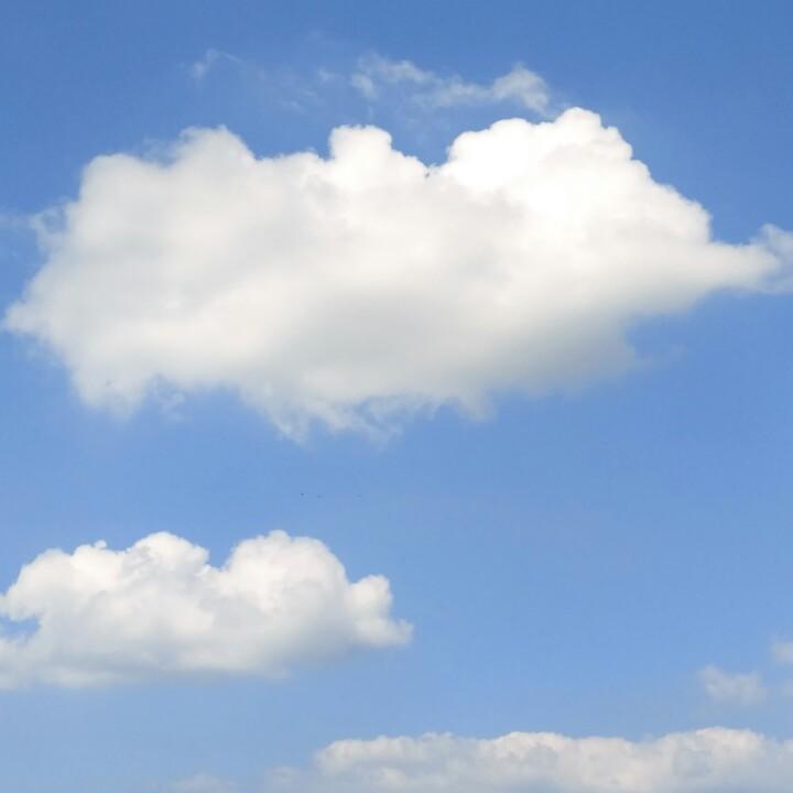 蔚蓝天空