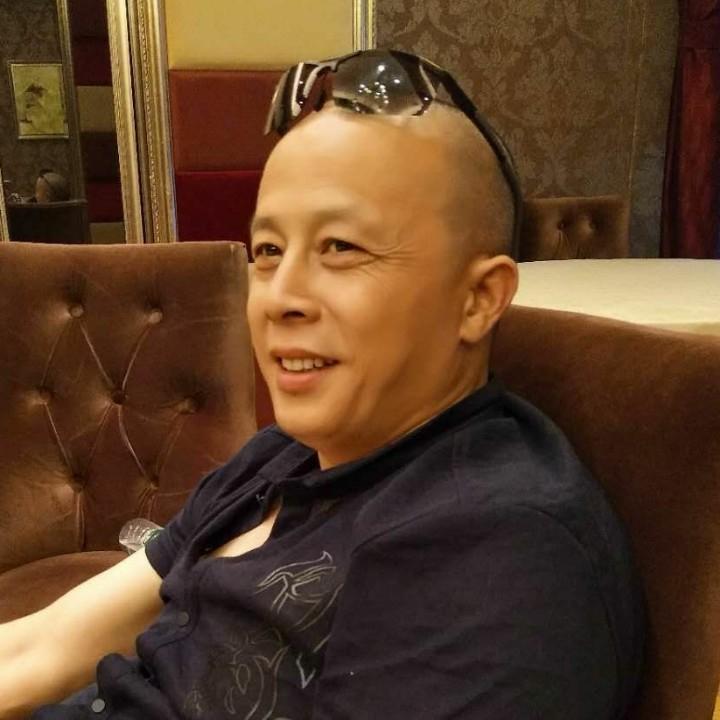 一笑∶⇔∶而过